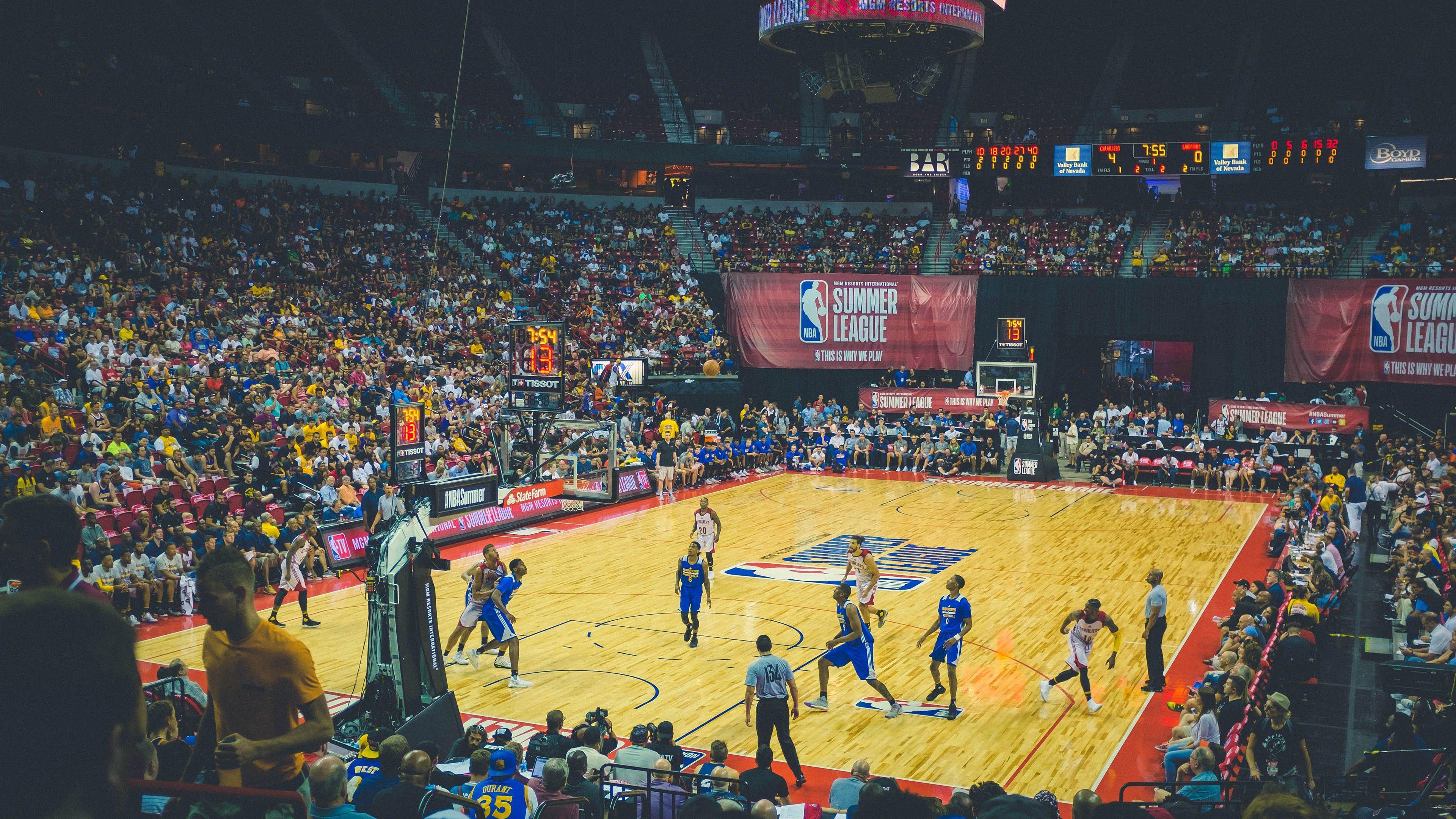 女子体育蓬勃发展,新时代女性运动员的突破与挑战